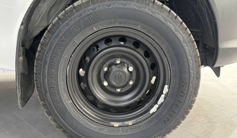 Toyota Hilux 2.4D 150CV MT DOBLE CABINA GX 5P 5PL lleno