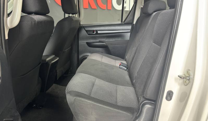 Toyota Hilux 2.4D 150CV MT DOBLE CABINA GX 5P 5PL lleno
