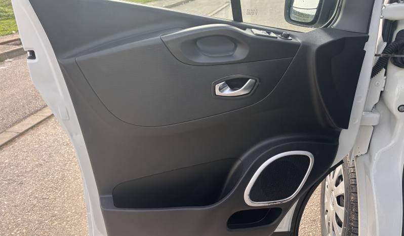 Nissan NV300 Combi 2.0 dCi 120CV L2H1 lleno